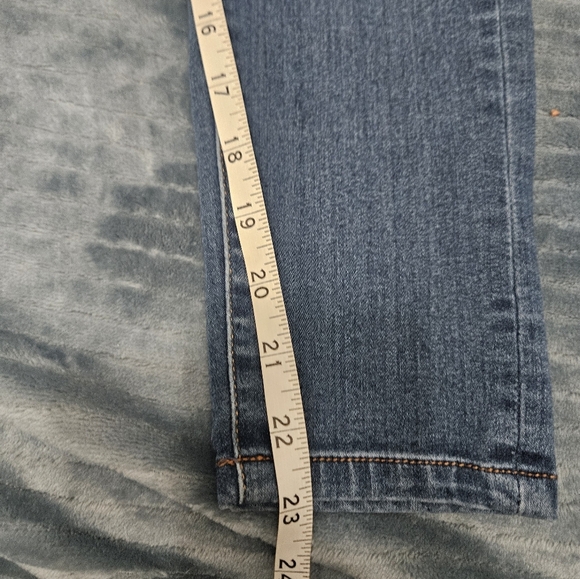 Celebrity Pink Cropped Jeans! - Picture 8 of 8